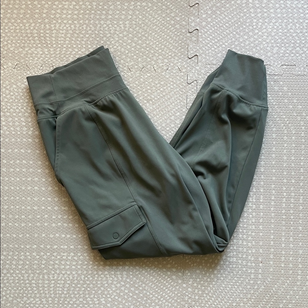 Athleta Venice High Rise Cargo Jogger in Moss